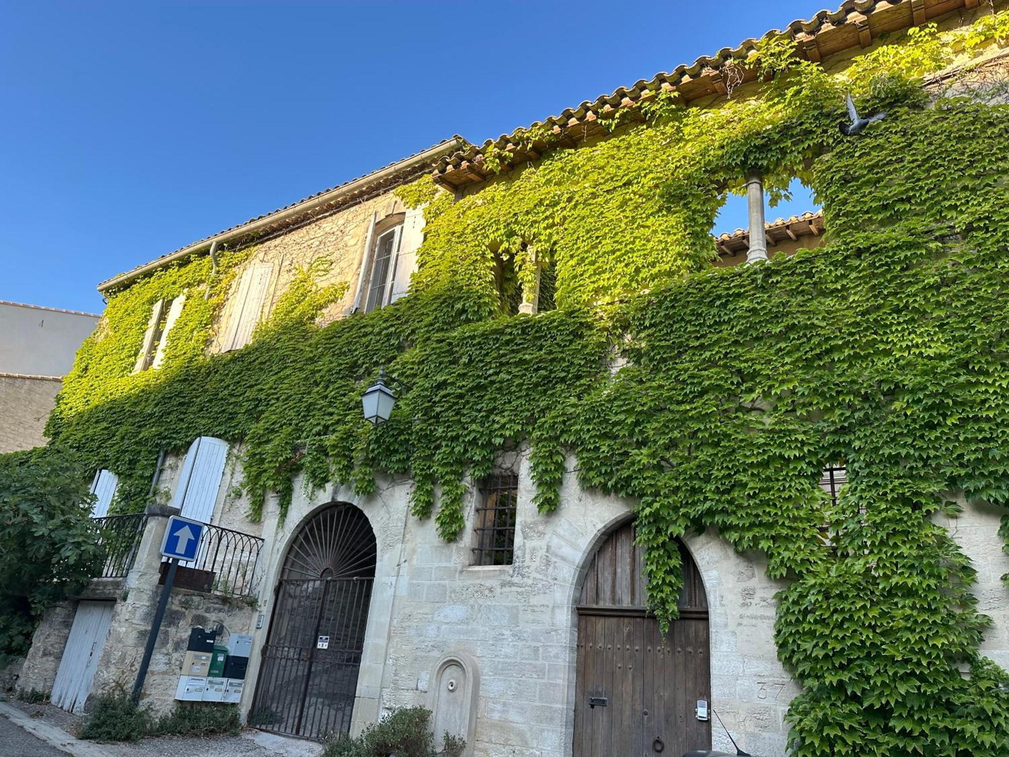 Charmante Petite Maison Avec Vue Panoramique, En Centre Historique, Proche D'Avignon, Ancienne, Renovee, Climatisee, Terrasse, Parking Public Gratuit Villeneuve-lès-Avignon Exterior foto