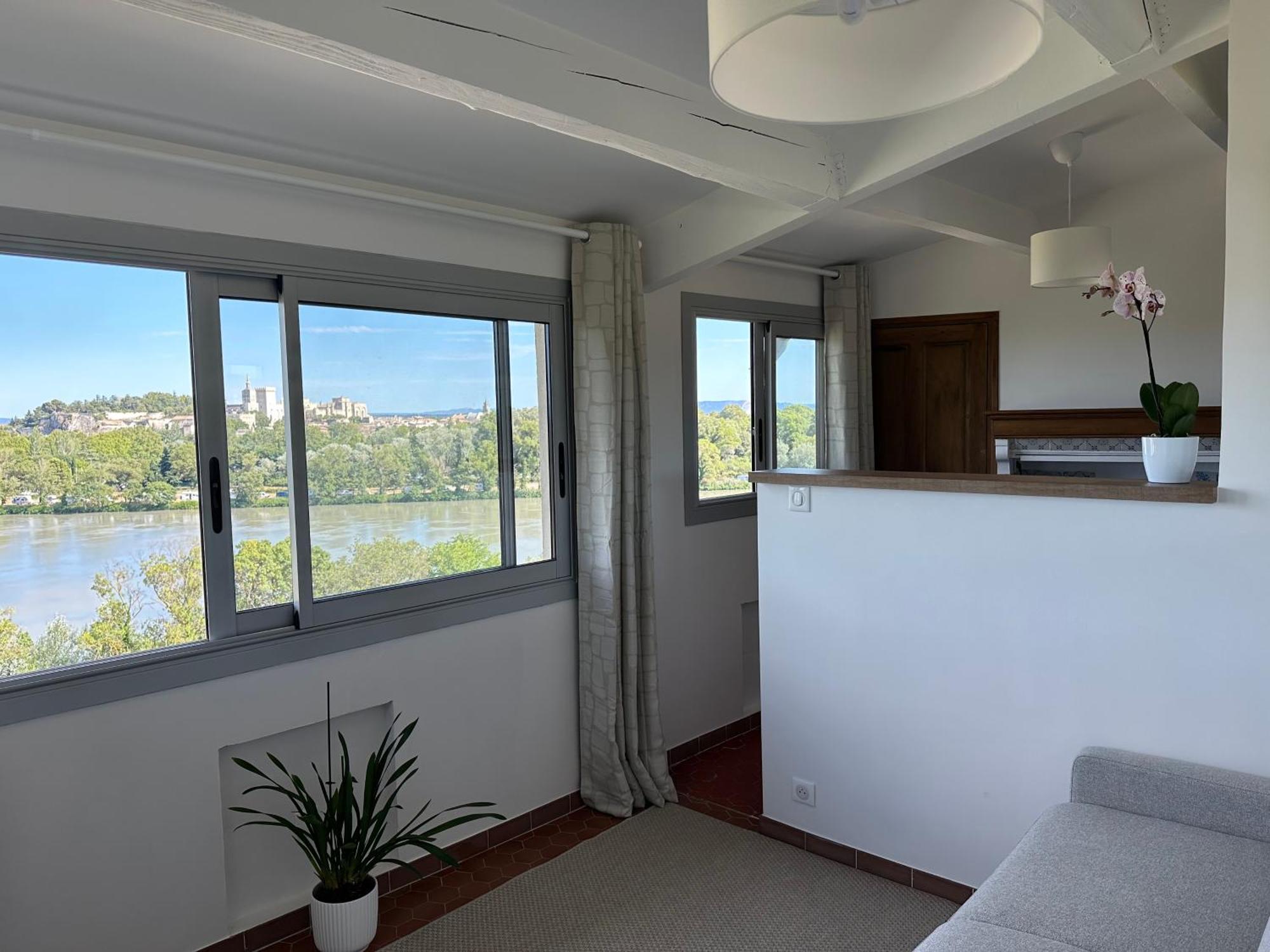 Charmante Petite Maison Avec Vue Panoramique, En Centre Historique, Proche D'Avignon, Ancienne, Renovee, Climatisee, Terrasse, Parking Public Gratuit Villeneuve-lès-Avignon Exterior foto